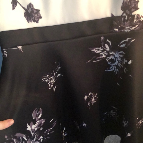 Mid length dress - Picture 2 of 4